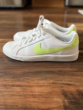 Nike white and yellow sneakers size 6.5
